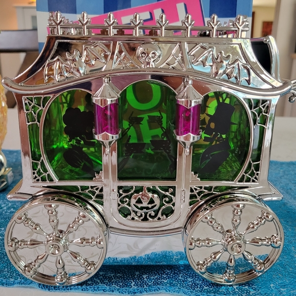 Bath and Body HALLOWEEN CARRIAGE LIGHT UP GLITTER GLOBE Candle Holder  NEW - Picture 5 of 6